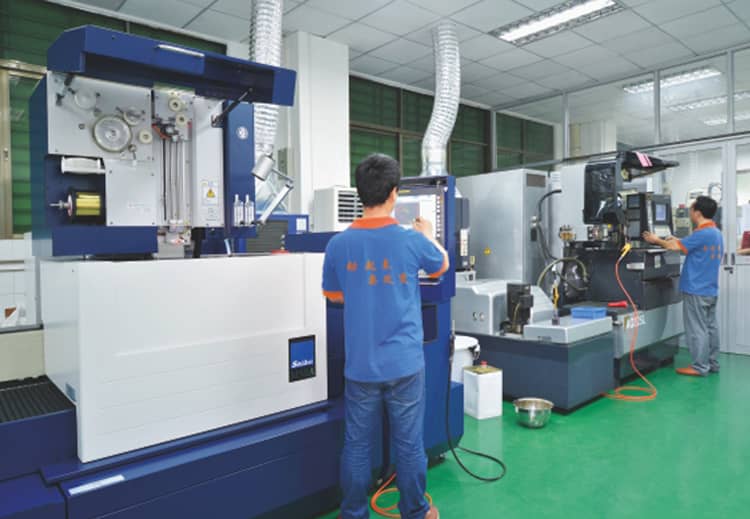 慢走絲線割車間